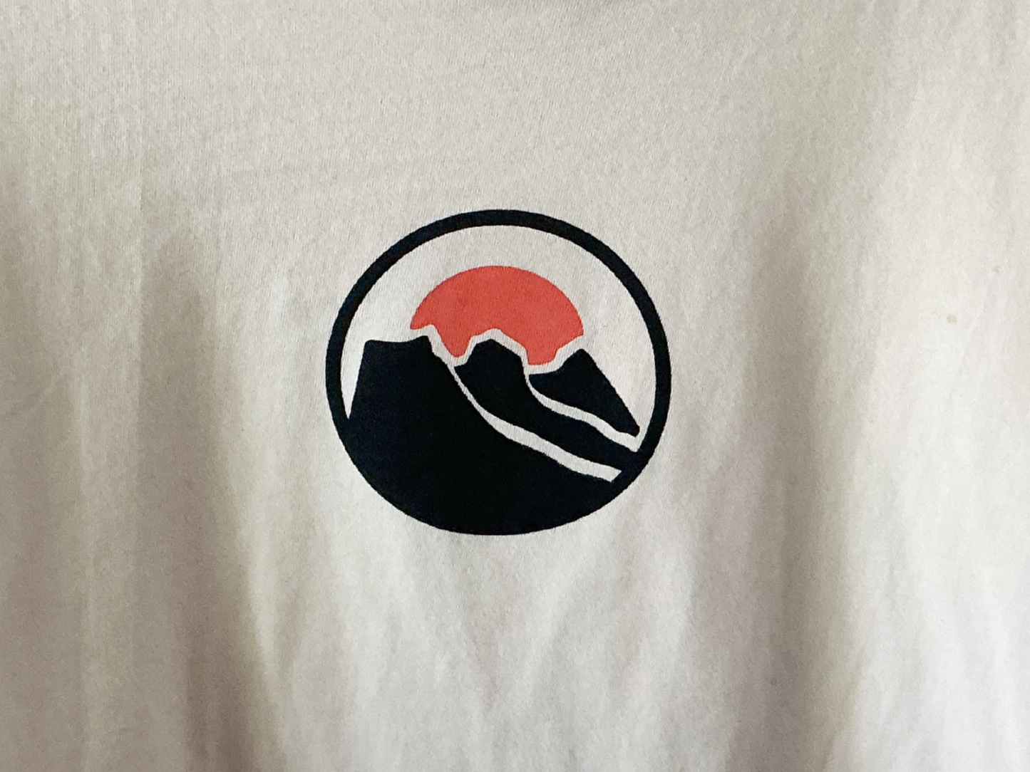 Outdoor Instinct T-Shirt - Iconic Three Sisters Sunset