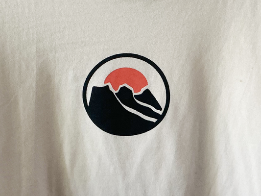 Outdoor Instinct T-Shirt - Iconic Three Sisters Sunset