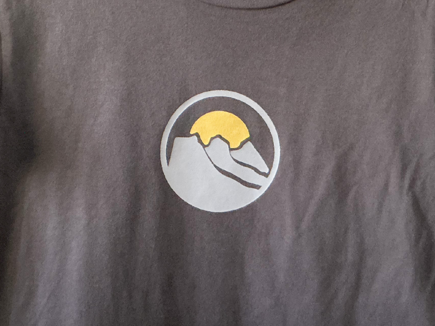Outdoor Instinct T-Shirt - Iconic Three Sisters Sunrise