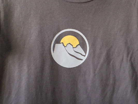 Outdoor Instinct T-Shirt - Iconic Three Sisters Sunrise