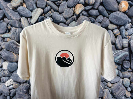 Outdoor Instinct T-Shirt - Iconic Three Sisters Sunset
