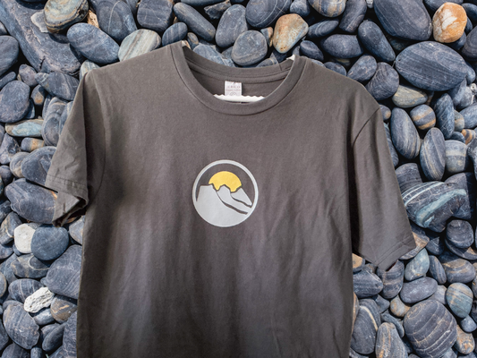 Outdoor Instinct T-Shirt - Iconic Three Sisters Sunrise